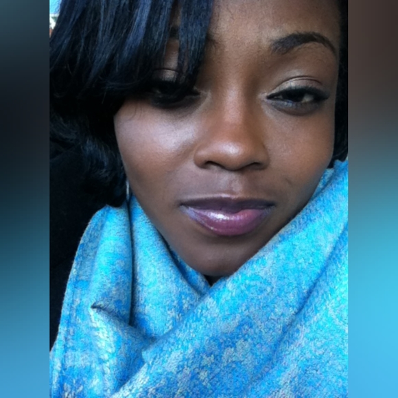 Meet your Posher, Necole - Picture 3 of 4